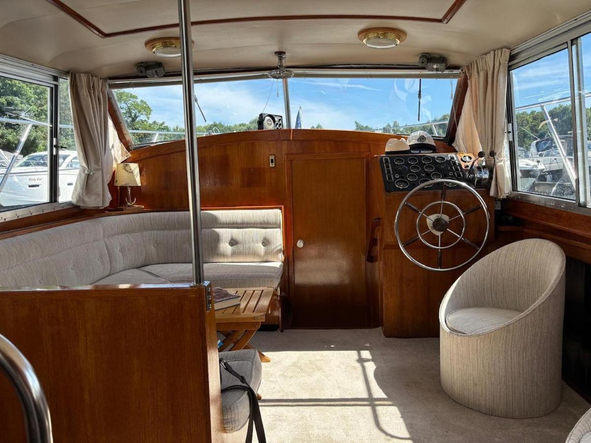 Floating Tranquility Botel