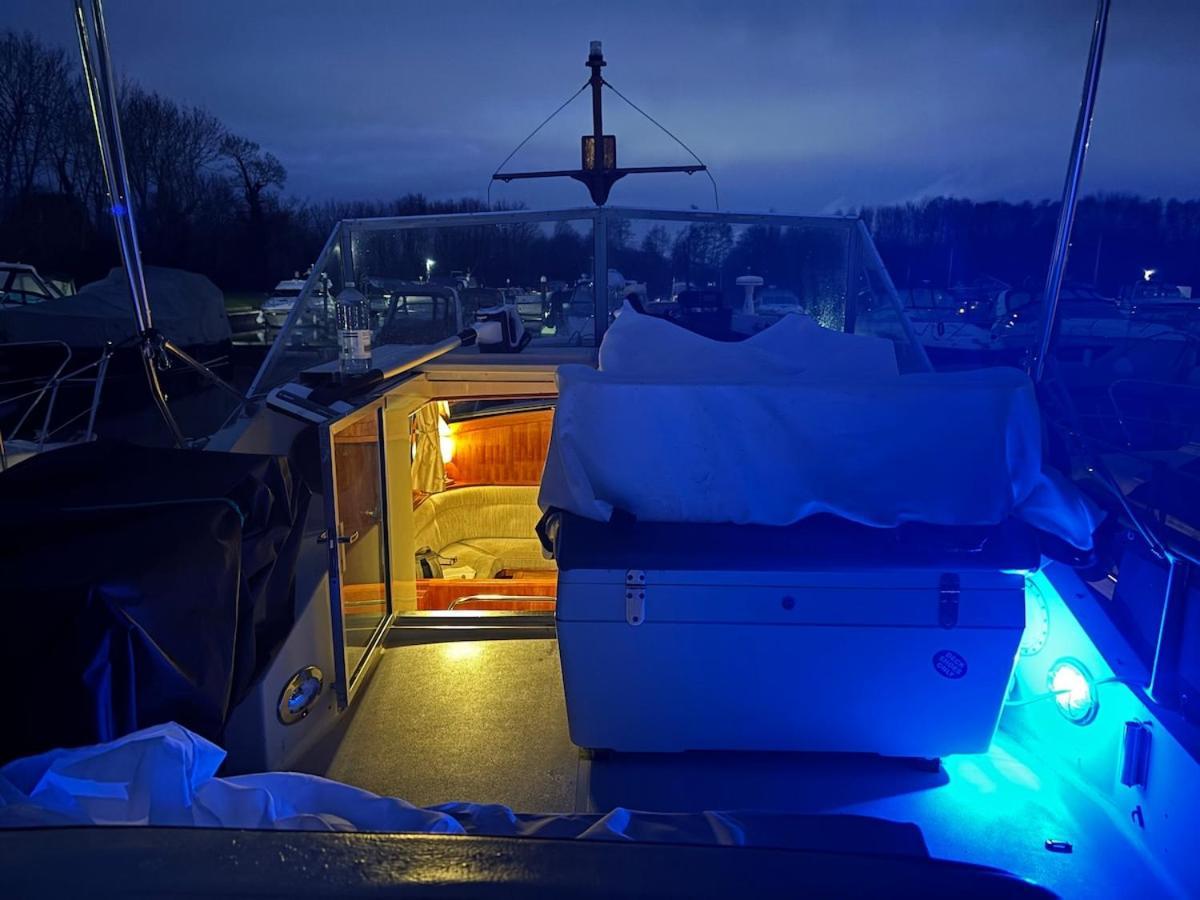 Floating Tranquility Botel Dorney