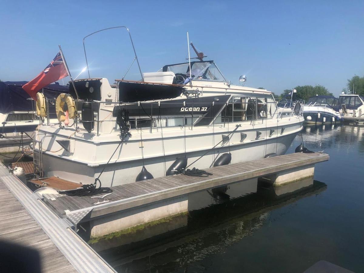Botel Floating Tranquility